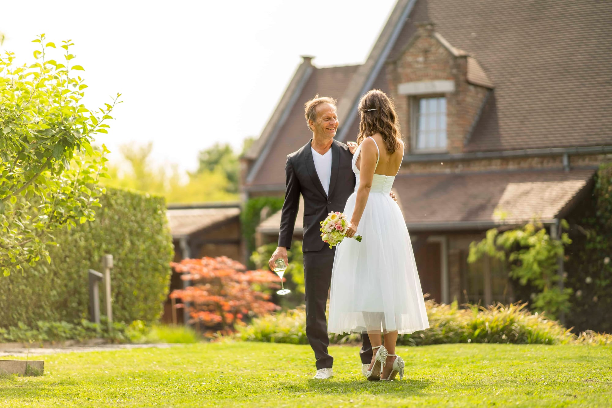Photo de mariage dans jardin